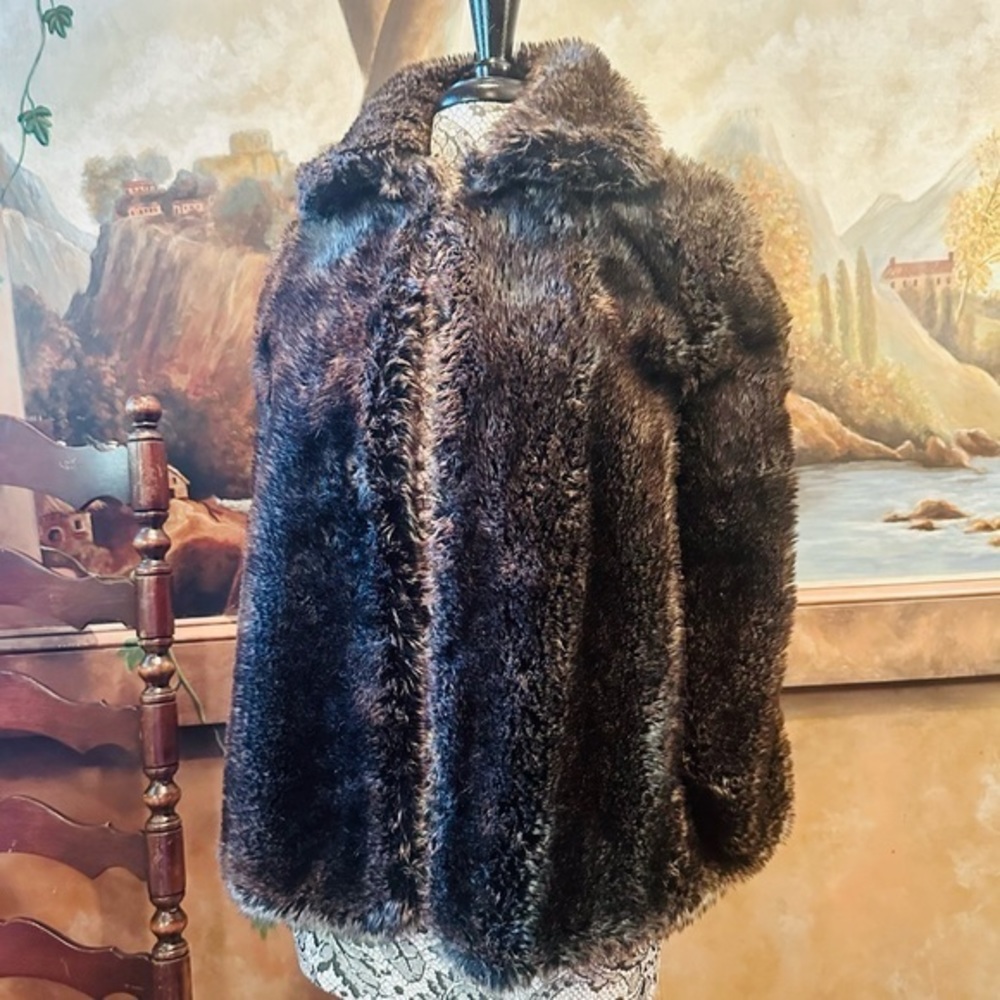 ✨🖤✨ Robbi & Nikki Faux Fur Cape Shrug ✨🖤✨ OS ✨🖤✨